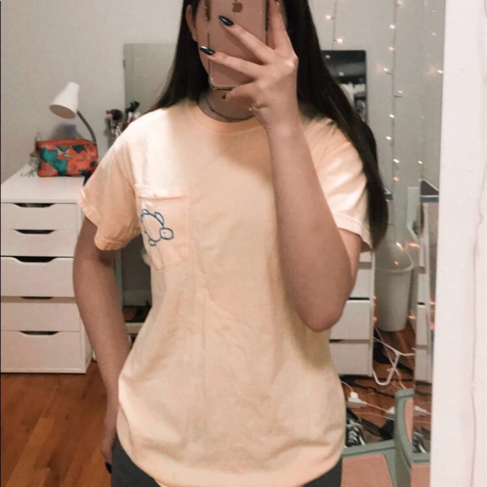 yellow daisy shelley cove tee